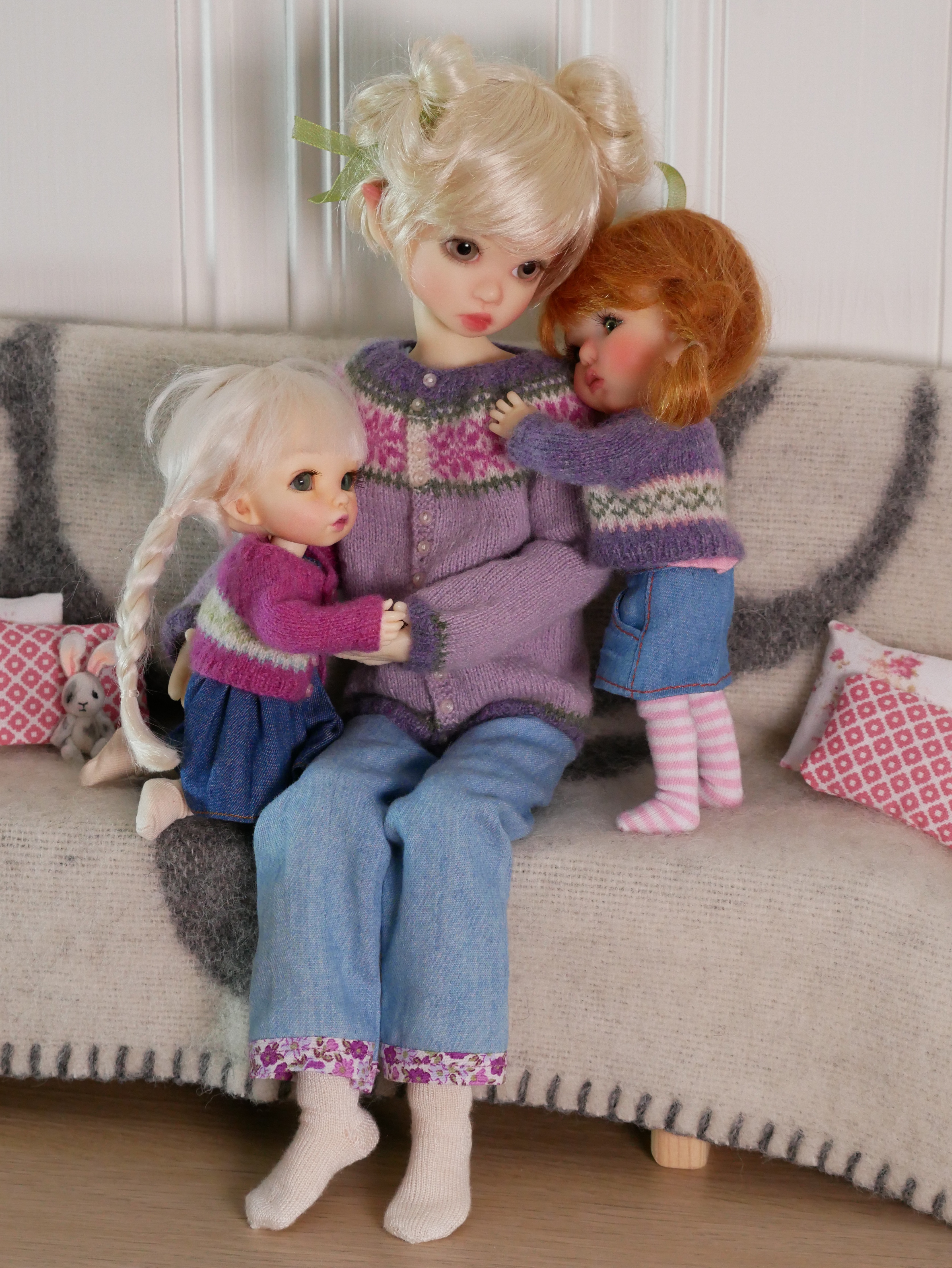 Cosy in their knits