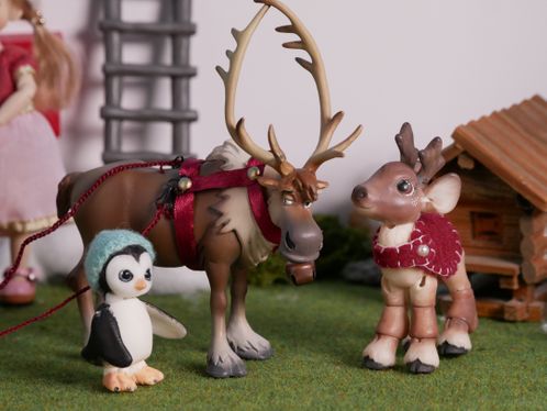 Rudolf admires Svens antlers.